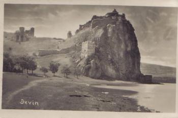Devín - pohlednice z počátku 20. století (soukr. sbírka IvoR) (© ???)