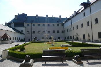 vnitřní nádvoří jádra (© David Hamza, 08/2008)