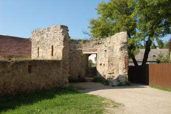Severozápadní bašta - oválná (© Rodochrozit, 06/2011)