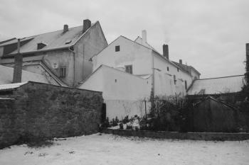 Pozůstatky hradeb na východě města ( © Ivan Grisa 12/2009)
