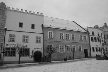 Domy č. p. 476–478 (zprava) ( © Ivan Grisa 12/2009)