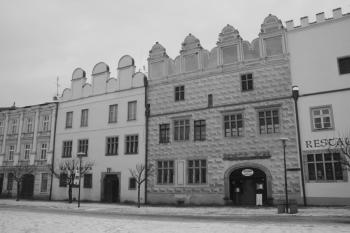 Domy č. p. 479 a 480 na Mírovém náměstí ( © Ivan Grisa 12/2009)