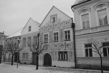 Domy č. p. 453 a 454 na Mírovém náměstí ( © Ivan Grisa 12/2009)