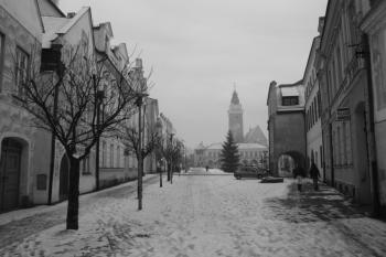 Mírové (Dolní) náměstí od západu ( © Ivan Grisa 12/2009)