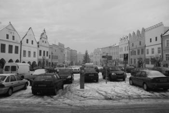 Mírové (Dolní) náměstí od východu ( © Ivan Grisa 12/2009)