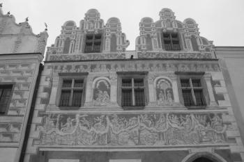 Horní část průčelí domu č. p. 517 na Horním náměstí ( © Ivan Grisa 12/2009)