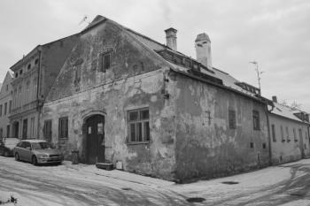 Nárožní dům v ulici Boženy Němcové pod Horním náměstím ( © Ivan Grisa 12/2009)