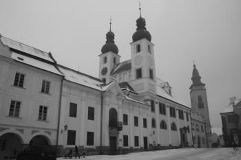 Děkanství, gymnasium, kostel a kolej od jihovýchodního nároží zámku ( © Ivan Grisa 12/2009)