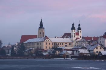 Kolej z hráze Ulického rybníka ( © Ivan Grisa 12/2009)