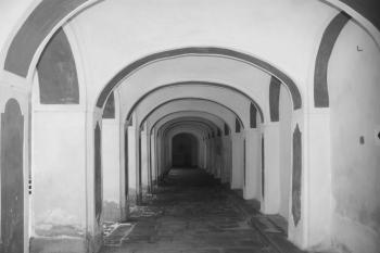 Klenutá chodba k ambitu ( © Ivan Grisa 12/2009)