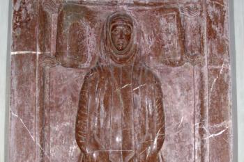 renesanční náhrobník přisuzovaný manželce Zachariáše z Hradce Kateřině z Valdštejna (†1571) ( © Pavel Zany Komárek 01/2010)