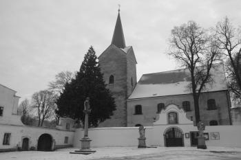 Kostelní areál od severu ( © Ivan Grisa 12/2009)