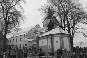 Kostel a kaple od jihovýchodu ( © Ivan Grisa 12/2009)
