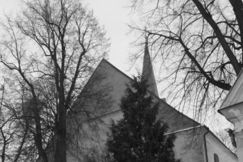 Kostel: západní průčelí ( © Ivan Grisa 12/2009)