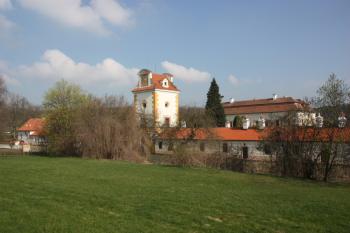 Zámek od jihovýchodu ( © Ivan Grisa 04/2011)