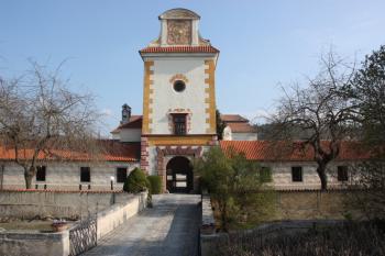 Vstupní brána od jihu ( © Ivan Grisa 04/2011)