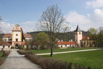 Zámek od jihu ( © Ivan Grisa 04/2011)