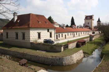 Zámek od jihozápadu ( © Ivan Grisa 04/2011)