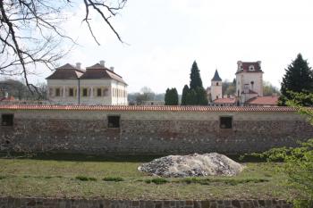 Zámek od severu ( © Ivan Grisa 04/2011)