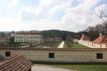 Zámek od severu ( © Ivan Grisa 04/2011)