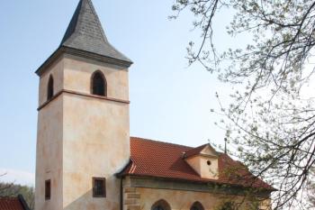 Zámecký kostel Narození Panny Marie od jihu ( © Ivan Grisa 04/2011)