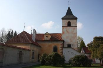 Zámecký kostel Narození Panny Marie od východu ( © Ivan Grisa 04/2011)