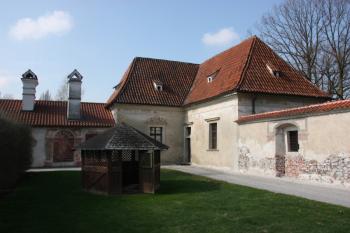 Pavilon v jihozápadním rohu areálu ( © Ivan Grisa 04/2011)