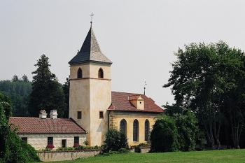 Zámecký kostelík od jihozápadu (© Ivan Grisa, 08/2003)