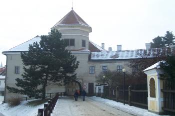 Malá brána od severu, z hráze Štěpnického rybníka (© Michal Brůža, 12/2009)