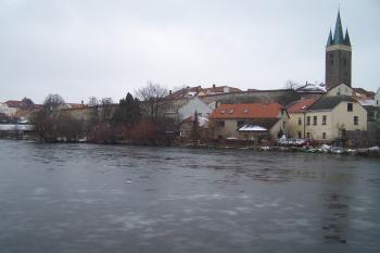 Hradba v jižní části města (© Michal Brůža, 11/2008)