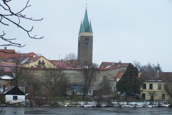 Jižní hradba - pohled od západu (© Michal Brůža, 11/2008)