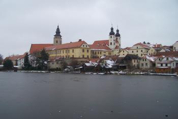 Zbytek hradby (© Michal Brůža, 11/2008)