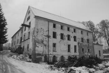 Hlavní budova od jihozápadu ( © Ivan Grisa 12/2009)