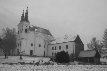 Kostel a nedostavěný klášter od jihu ( © Ivan Grisa 12/2009)