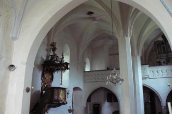 pohled z presbytáře do dvoulodí (© Zdeňka Míchalová, 01/2011)