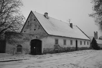 Bývalá fara ( © Ivan Grisa 12/2009)