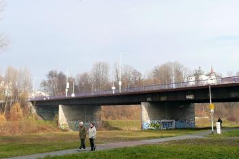 pohled na současný nový Kolloredovský most ( © Jan P. Štěpánek 12/2009)