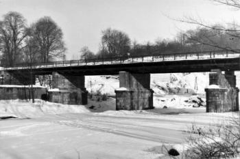 celkový pohled na Kolloredovský most z místecké strany, kolem roku 1987 ( © SOA Frýdek-Místek)