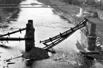 demolice starého Kolloredovského mostu v roce 1988 ( © SOA Frýdek-Místek)