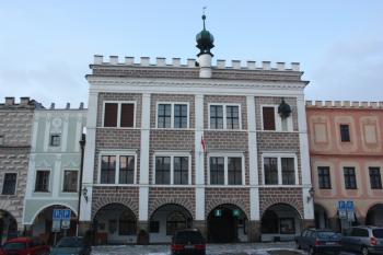 Hlavní (severní) průčelí radnice ( © Ivan Grisa 12/2009)