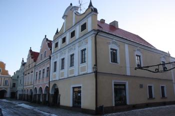 Severní část východní fronty náměstí ( © Ivan Grisa 12/2009)