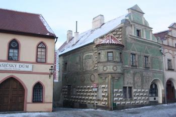 Domy u vyústění Seminářské ulice na náměstí ( © Ivan Grisa 12/2009)