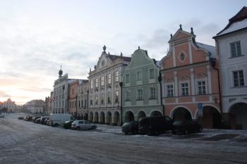 Západní část jižní fronty náměstí ( © Ivan Grisa 12/2009)