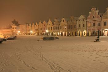 Západní část severní fronty náměstí ( © Stanislav Šůna 12/2009)
