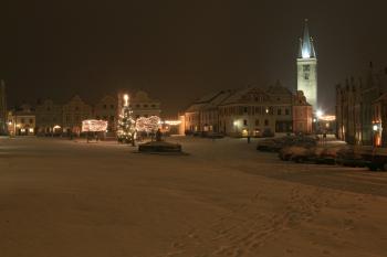 Náměstí od západu ( © Stanislav Šůna 12/2009)