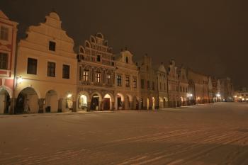 Střední část severní fronty náměstí ( © Stanislav Šůna 12/2009)