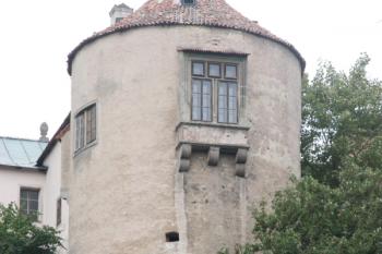Někdejší studniční (?) věž od východu ( © Ivan Grisa 09/2011)