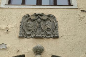 erb nad portálem ( © Milan Caha 06/2009)