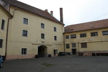 nádvoří ( © Milan Caha 06/2009)