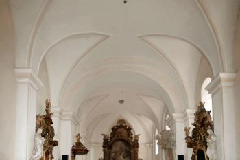 pohled do lodi a presbytáře (© Pavel Zany Komárek 10. 6. 2009)